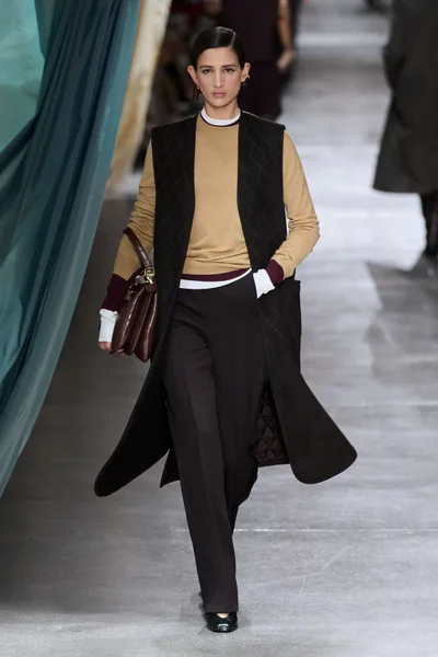 Look 32